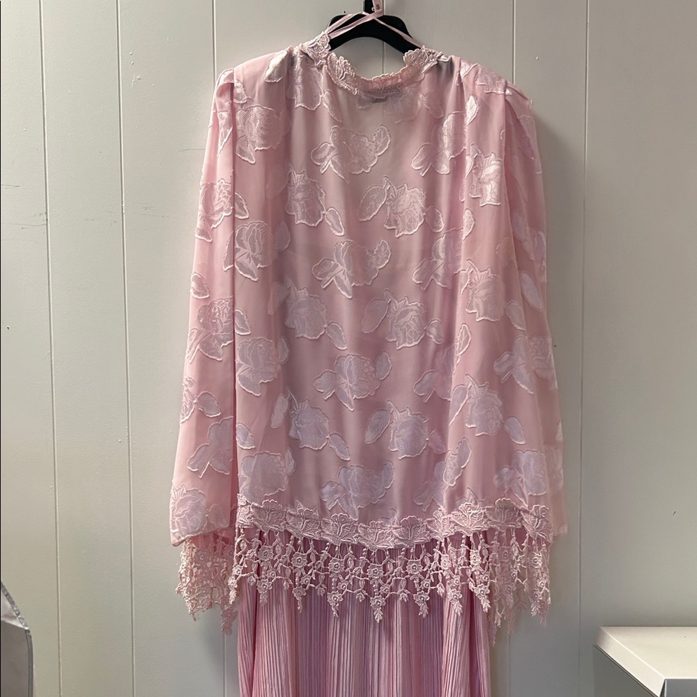 Delicate Pink Lace Women's Robe - Picture 3 of 3
